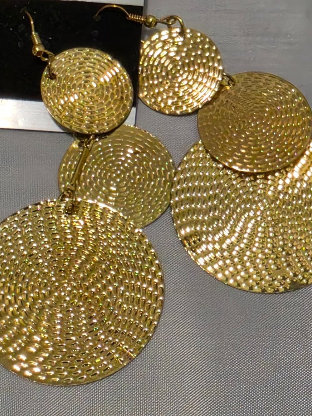 Gold Tone Textured Disc Statement Earrings · Graduated Drop · Chunky 80s Style